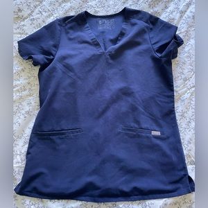 Figs Navy Casma Three Pocket Scrub Top in size S